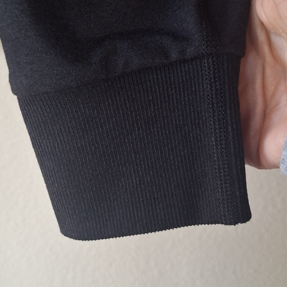 VUORI Halo Crew Pullover Black Activewear Yoga Women’s Size L - Picture 4 of 5